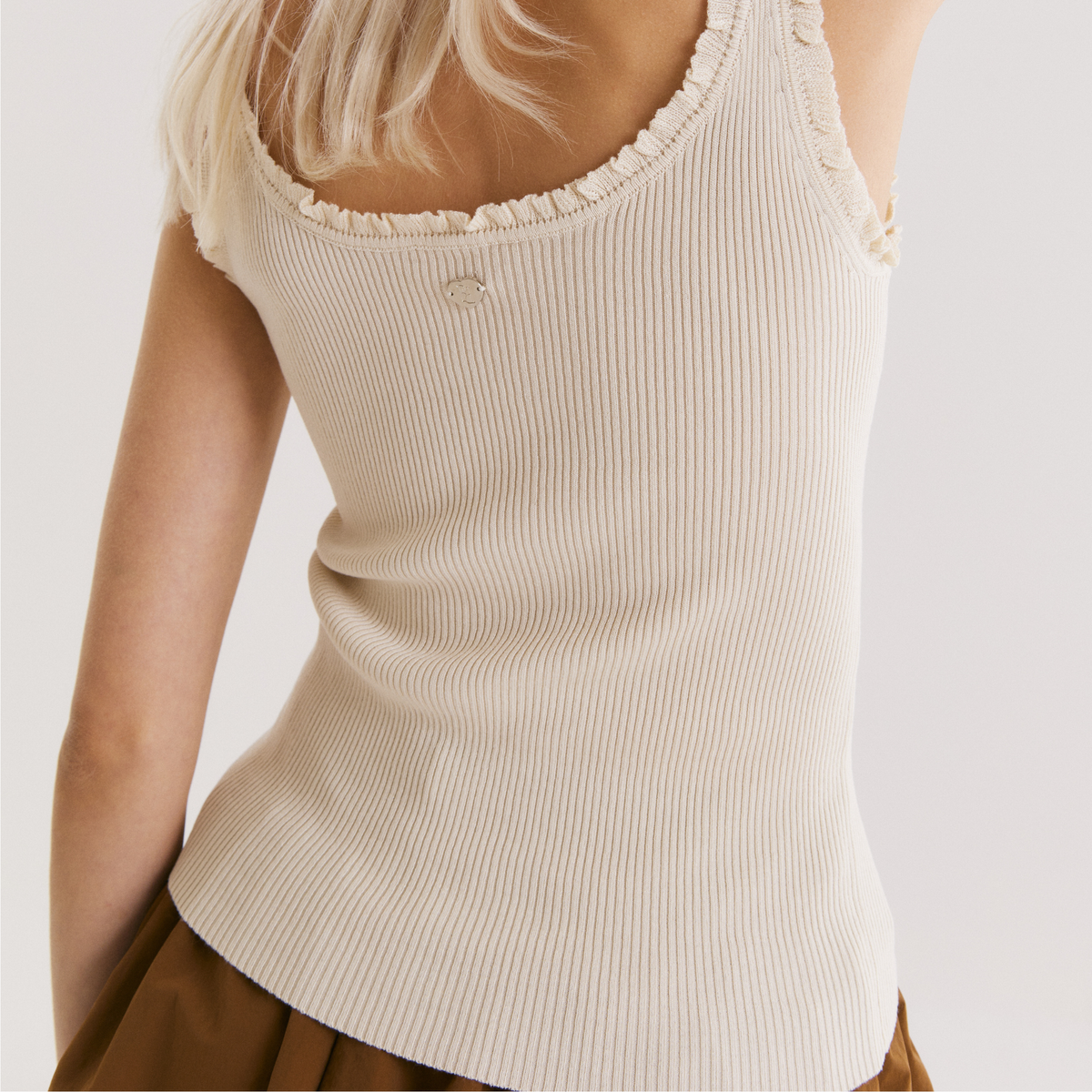 Petal Trim Tank, Premium Workmanship, Special Tailoring, Can Be Worn on Both Sides, Has 1 Size, Elegant and Feminine Design. Uses Ribbed Fabric for Flexibility and a Snug Fit. Comfortable to Wear All Day Long.